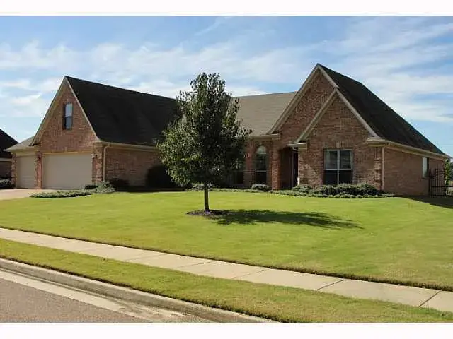 4311 Bridgestone Cir Bartlett